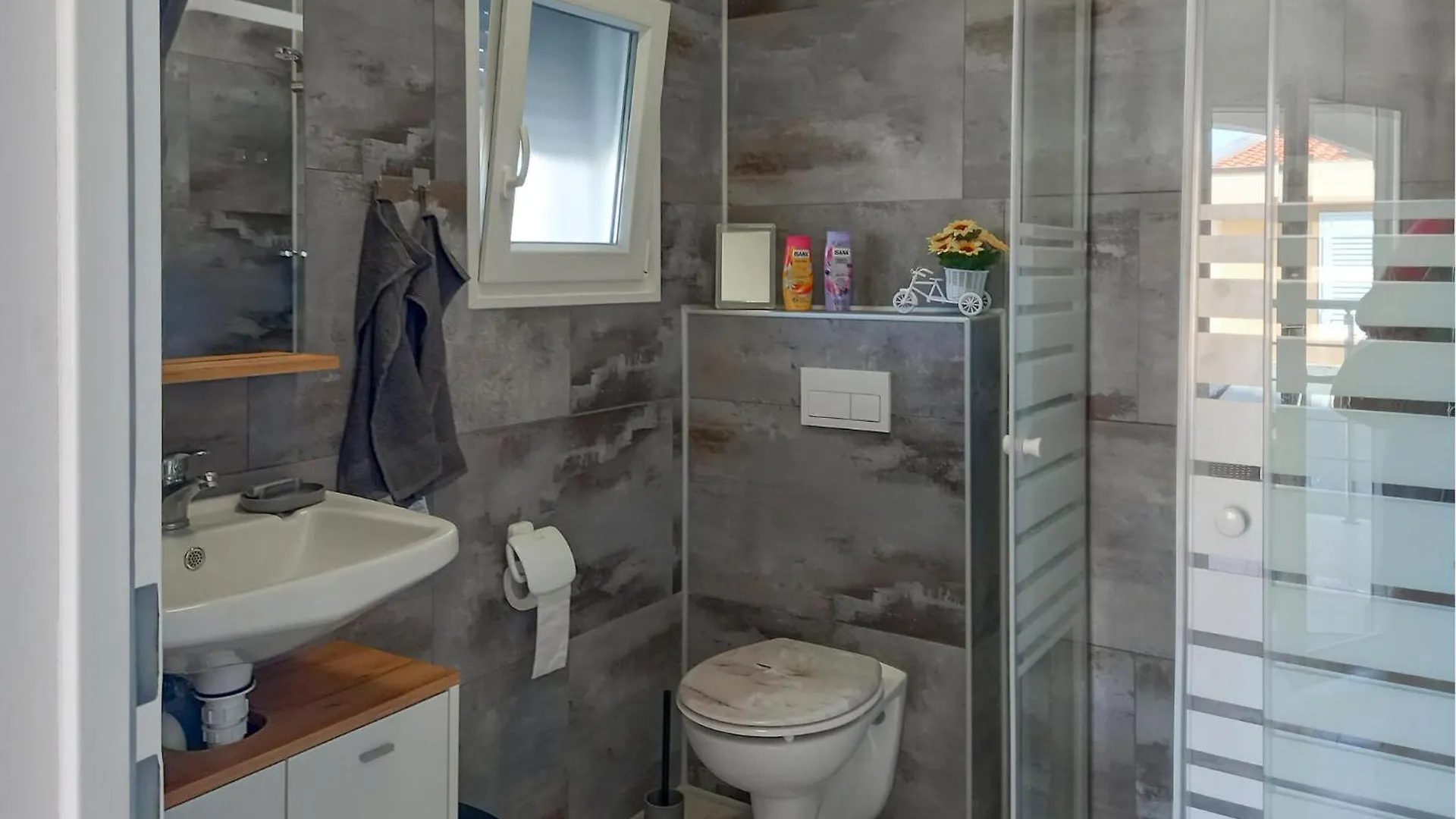 Gorgeous Apartment In Vir With Wifi